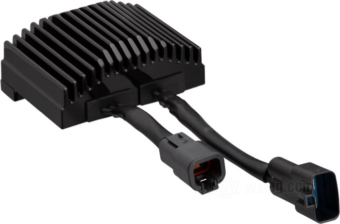 Regulateur/Redresseur de Cycle Electric; adaptable à Dyna 2004-2005; aluminium, noir, anodisé; remplace OEM HD 74631-04; USA; poids brut: 1.23 kg