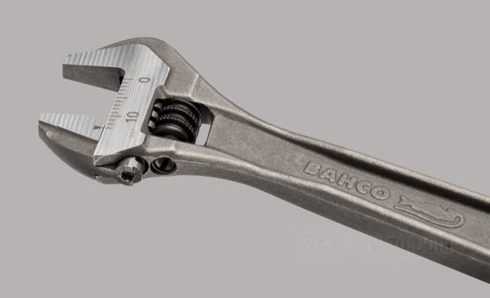 Adjustable open end wrench by Bahco; steel, parkerized; length: 110 mm; net weight: 58 g; size: 0 - 13 mm; wrench size: 0 - 17/32