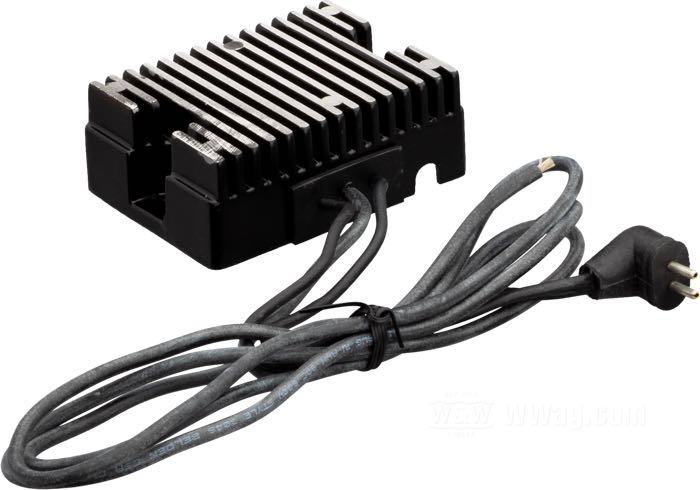 Regulatore/Raddrizzatore »Standard«; atto per Big Twin 1981-1988; alluminio, nero; rimpiazza OEM HD 74513-82, 74512-84, 74513-85 e 74516-86; peso lordo: 450 g