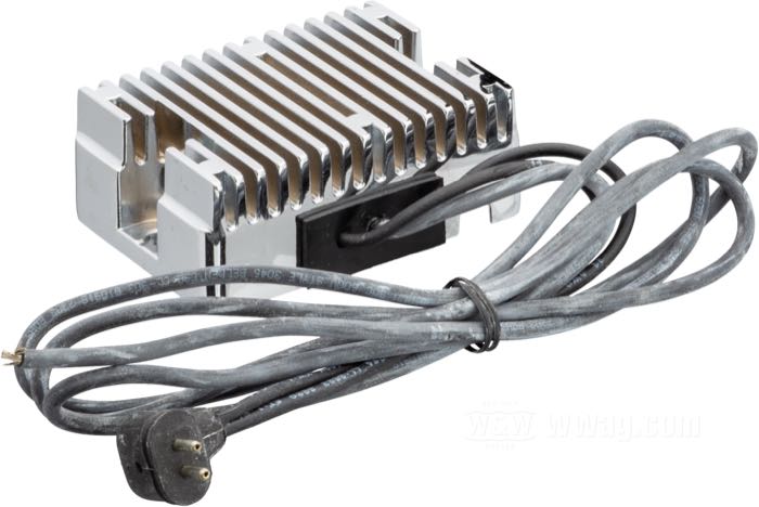 Regulatore/Raddrizzatore »Standard«; atto per Big Twin 1981-1988; alluminio, cromato; rimpiazza OEM HD 74513-82, 74512-84, 74513-85 e 74516-86; peso lordo: 450 g