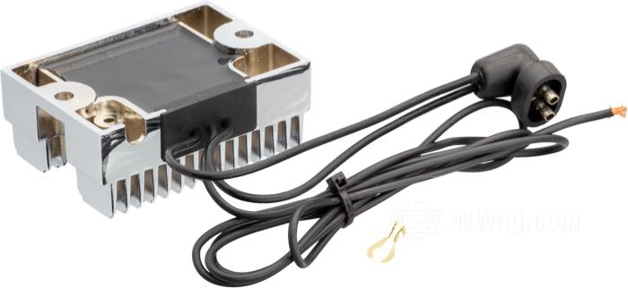 Regulatore/Raddrizzatore »Standard«; atto per Big Twin 1989-1999 (Touring →1996, Touring EFI →1994); alluminio, cromato; rimpiazza OEM HD 74519-88; peso lordo: 460 g