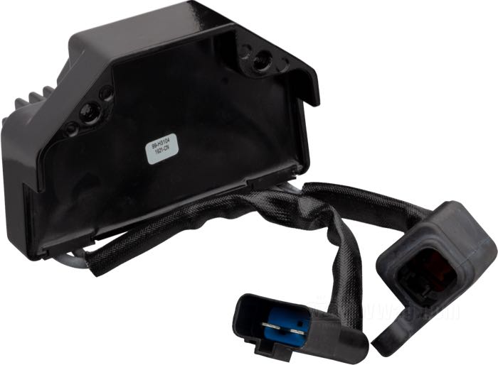 Regulateur/Redresseur »Standard«; adaptable à Dyna 2004-2005; aluminium, noir; remplace OEM HD 74631-04; poids brut: 872 g