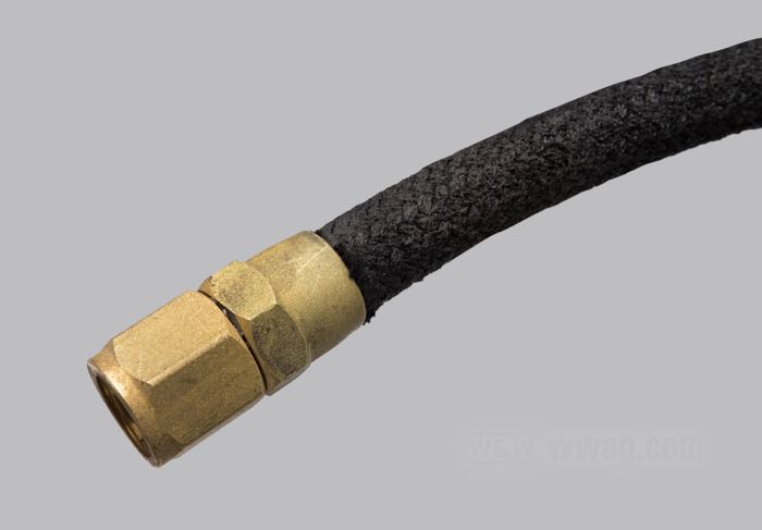 Durite d‘essence de Samwel Supplies; adaptable à modèles WLC 45”/750 cc 1942-1945; caoutchouc / laiton; longueur: 335 mm; filetage: 7/16”-20; remplace OEM HD 3607-41B; Europe; poids brut: 78 g