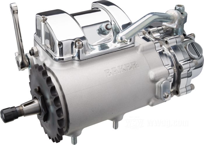Trasmissione 6 marce »6 in 4« di BAKER Drivetrain; atto per Knucklehead 1936-1947, Big Twin Flathead 1937-1948, Panhead 1948-1964; alluminio fuso / acciaio, naturale; con pignone 23 dti, copercchio avviamento cromato; U.S.A.; peso lordo: 22 kg