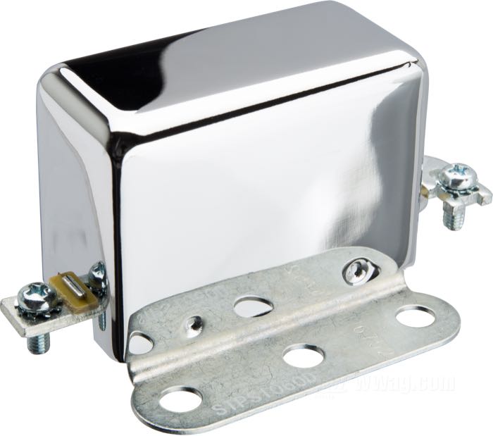 Diodo anti-corrente inverso »Delco Remy«; atto per tutti bicilindrici 1938-1957; con generatori 32E; acciaio, tre poli, con coperchio cromato; lunghezza x larghezza: 9 x 5 cm; 6 V; rimpiazza OEM HD 4785-38 e 74750-38; peso lordo: 120 g