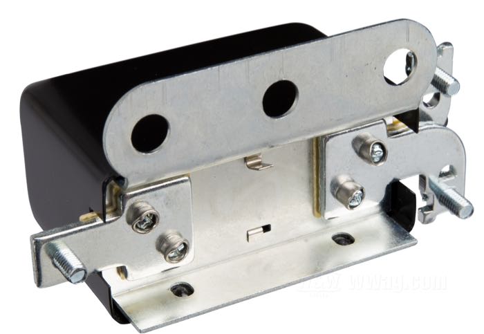 Cut-out diode »Delco Remy«; fits all twins 1938-1957; with 32E generators; steel, three terminals, with black cover; length x width: 9 x 5 cm; 6 V; replaces OEM HD 4785-38, and 74750-38; gross weight: 118 g