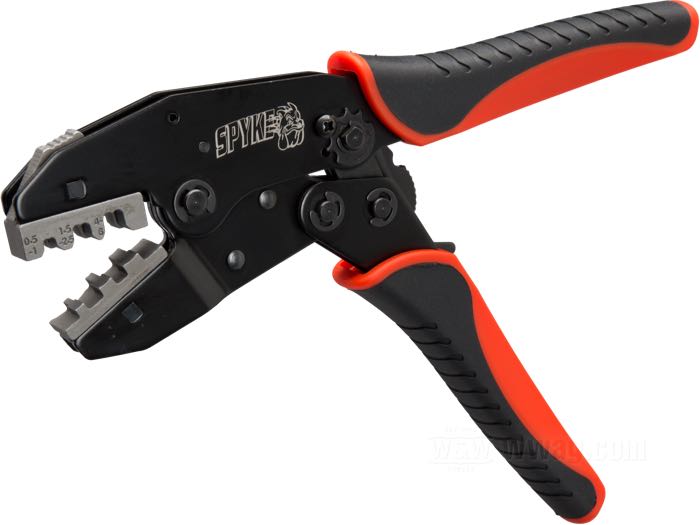Crimpatrice »Quick Change« di Spyke; per connettori non isolati con crimpatura tipo F, connettori a tubo non isolati, connettori a tubo isolati, connettori D-sub, connettori per cavi accensione Ø 7–9 mm; acciaio / plastica, verniciato; lunghezza: 22 cm; per fili di: ~ 0.5 - 10.0 mm² (AWG 20 - 6); Taiwan; peso lordo: 1.16 kg