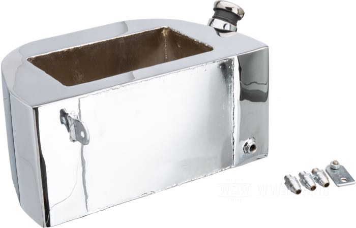 Serbatoio olio »Horseshoe Custom« di Paughco; atto per Big Twin 4 marce a forcellone oscillante (eccetto FXST); with 3 threaded fittings; acciaio, cromato, compartimento batteria: LxLxA: 187x104x141 mm; volume: 3.8 l; vite spurgo: 1/8”-27 NPTF; bocchettone: DI 1-1/4”; con raccordi; U.S.A.; peso lordo: 5.28 kg