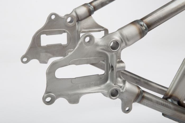 Telaio rigido »Wishbone« di VG Classic Frames & Parts; atto per Panhead 1952-1953; acciaio / ghisa sferoidale, naturale; rake: 30 °; rimpiazza OEM HD 47000-40A; Paesi Bassi; peso lordo: 37 kg