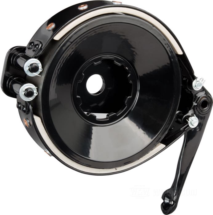 Frein de The Cyclery; adaptable à Singles 1926-1930 et 45”/750 cc 1929 ; acier, noir, finition époxy; position: arrière; remplace OEM HD 4029-26; Tchèquie; poids brut: 2.64 kg