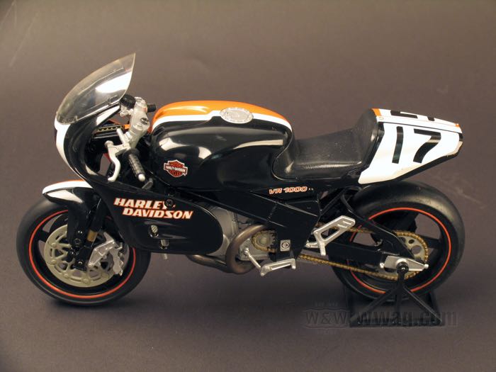 Modell »VR 1000 Superbike«; Metall / Kunststoff, orange / schwarz / weiß; 1:9; ersetzt OEM HD 98209-95V; Bruttogewicht: 740 g