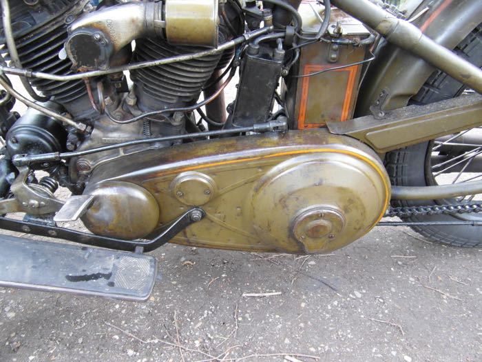 Cache primaire extérieur de The Cyclery; adaptable à modèles V 1930-1935; tôle d'acier, naturel; Hauteur extérieure de la cloche du pignon moteur (A): 73 mm; Hauteur intérieure de la cloche de l'embrayage (B): 102 mm; Hauteur extérieure de la cloche de l'embrayage (C): 105 mm; avec deux caches d'inspection; remplace OEM HD 3801-30; poids brut: 2.7 kg