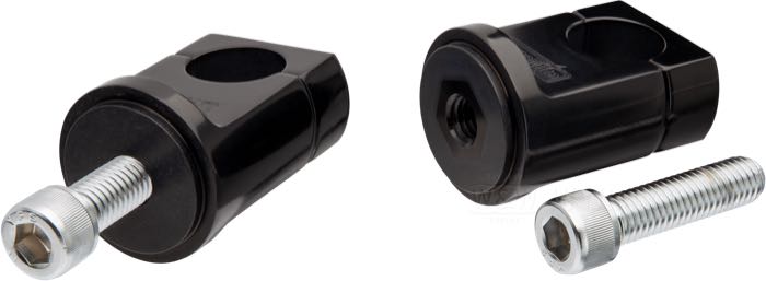 Riser di DynaMite; alluminio billet, anodizzato nero; filettatura: 1/2”-13; per manubri del Ø: 1 ”; misure conformi a disegno: H-altezza di montaggio = 46 mm, T-altezza generale = 64 mm, F-base-Ø = 44 mm; con viti di montaggio; peso lordo: 510 g