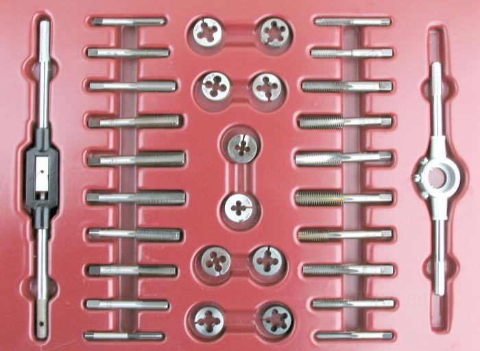 Assortimento maschi e filiere »Standard«; acciaio; in pollici (SAE); 32 pezzi; peso lordo: 2.78 kg