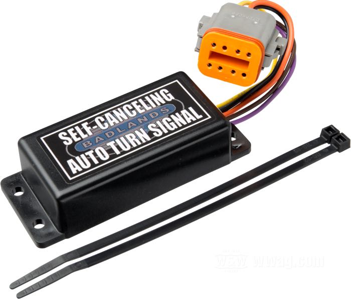 Intermittenza di Badlands; atto per Sportster 1994-1995, Touring 1994-1995; con autospegnimento; con connettore Deutsch 8 boccole per cablaggio OEM; L x A x P: 73 x 22 x 35 mm; 12 V; 3…46 W in ogni lato; U.S.A.; peso lordo: 149 g