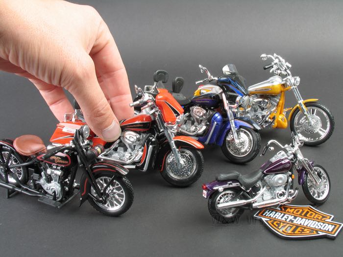 Satz Modelle »Series 32« von Maisto International, Inc.; Kunststoff; 1:18; Bruttogewicht: 1.91 kg
