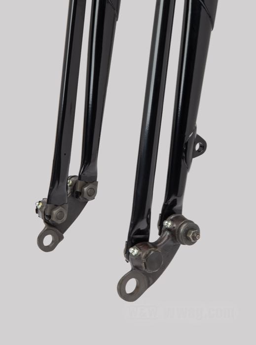 Forcella Springer »Classic Inline« di Samwel Supplies; atto per Big Twins; filettatura interna di testa sterzo: 3/4”-14 UNS; acciaio, nero, rivestito a polvere; lunghezza: 43.5 cm; Europa; peso lordo: 19.66 kg