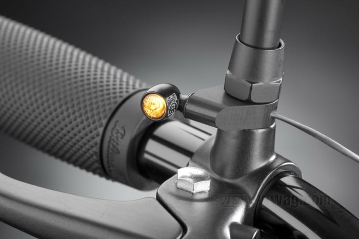Adapter von Kellermann; für Spiegel; für Atto Blinker und Rücklichter; Billet-Aluminium, schwarz eloxiert; Gewinde: M5 x 0.5; Bruttogewicht: 120 g