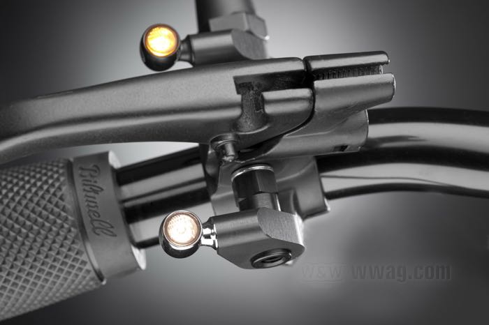 Adapter von Kellermann; für Spiegel; für Atto Blinker und Rücklichter; Billet-Aluminium, schwarz eloxiert; Gewinde: M5 x 0.5; Bruttogewicht: 120 g
