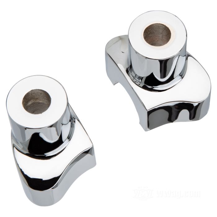 Riser; per viti 1/2” con testa esagonale; atto per FX e Sportster 1974-1983, FXR 1980→, Dyna 1997→; distanza riser 3-1/2” (= 89 mm); alluminio fuso, cromato; filettatura: 5/16”-18; misure conformi a disegno: H-altezza di montaggio=50 mm; lunghezza ℓ (stelo della vite fissaggio): 30 mm; rimpiazza OEM HD 56103-74B, 56106-74B, 56098-80, 56099-80, 56116-77A, 56116-82, 56117-77A e 56117-82; peso lordo: 360 g