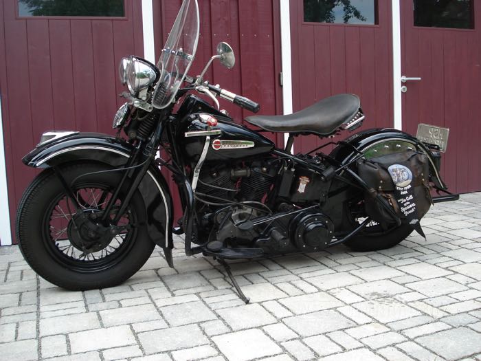 Rear fender by The Cyclery; fits Big Twins late 1946-1948; steel, bare, with wide (7/8”) braces; with side plate; replaces OEM HD 3711-39, and 59604-39; Europe; gross weight: 5.74 kg
