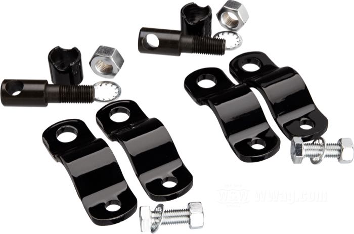 Parabrezza di National Cycle; atto per tutti modelli con forcella I-Beam o Classic Springer 1930-1957; Lexan / acciaio, chiaro, con paraspigoli, lastre inferiori chiare; misure in cm secondo disegno: 43.5 x 55 x 13 (A x B x C); con morsetti da fissare; con omologazione nazionale tedesco; U.S.A.; peso lordo: 3.08 kg