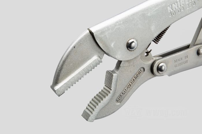 Grip pliers by KNIPEX; chrome-vanadium steel, zinc plated; length: 250 mm; net weight: 520 g; Germany; gross weight: 582 g