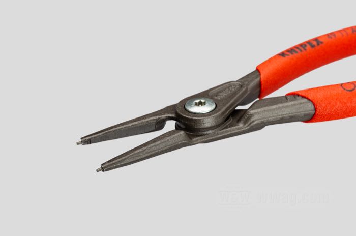 Pince pour anneaux de retenue de KNIPEX; arbres de 3 - 10 mm; parkerisé, droite; longueur: 140 mm; Allemagne; poids brut: 100 g