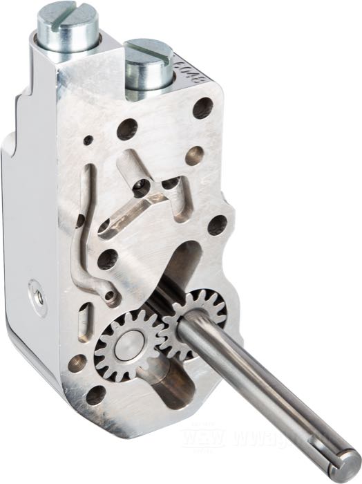 Oil pump by S&S; fits OHV Big Twin 1936-1969; billet aluminum, polished, with universal cover; with drive shaft, mounting hardware, gasket kit, miscellaneous small parts and instructions; gross weight: 1.4 kg