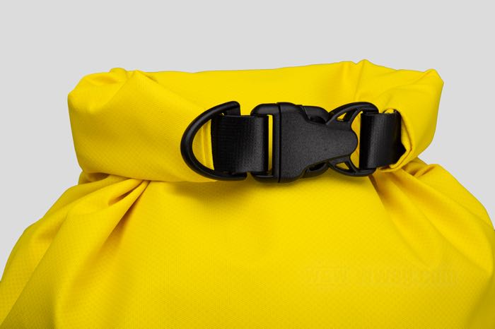 Sacca da viaggio »Baja« di SealLine; vinile, giallo; lunghezza: 41 cm; Ø 23 cm; peso netto: 410 g; volume: 19 l; U.S.A.; peso lordo: 496 g