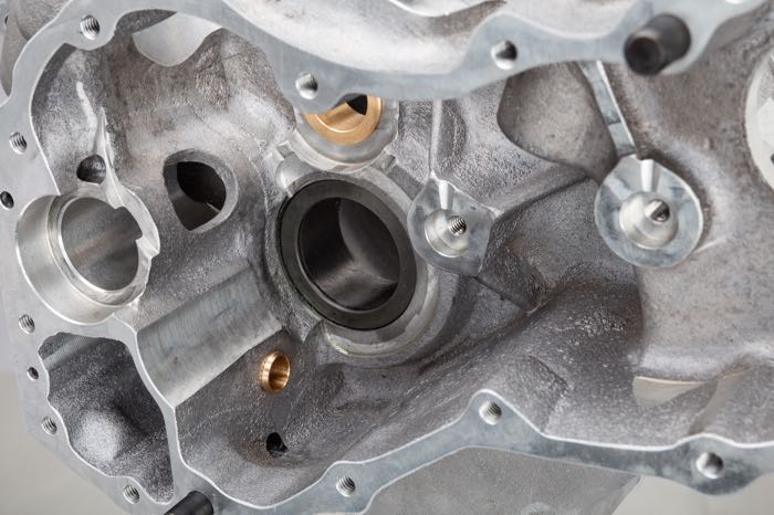 Crankcases by Cannonball; fits Knucklehead 1941-1947; cam shaft bushing ID: 20.66 mm; cast aluminum, cast finish; replaces OEM HD 24520-41; Germany; gross weight: 13.97 kg