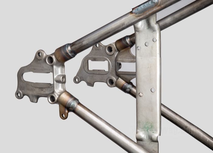 Telaio rigido »Straightleg Bullneck« di VG Classic Frames & Parts; atto per Knucklehead/Big Twin Flathead 1946; acciaio / ghisa sferoidale, naturale; peso netto: 26 kg; rake: 30 °; rimpiazza OEM HD 47000-40A; Paesi Bassi; peso lordo: 37 kg