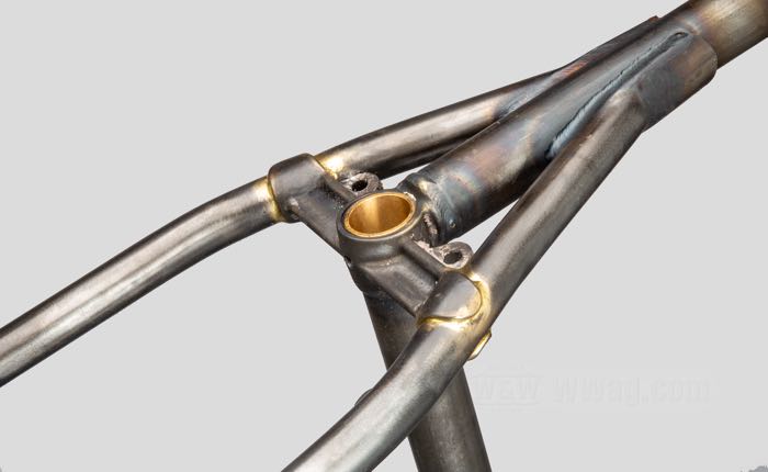 Telaio rigido »Straightleg Bullneck« di VG Classic Frames & Parts; atto per Knucklehead/Big Twin Flathead 1946; acciaio / ghisa sferoidale, naturale; peso netto: 26 kg; rake: 30 °; rimpiazza OEM HD 47000-40A; Paesi Bassi; peso lordo: 37 kg