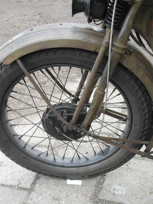 Portafreno di The Cyclery; atto per Single e Twin 45”/750cc del 1928-1929, Single 21” del 1930-1934; acciaio, naturale; Ø est.: 152 mm; con leva freno; rimpiazza OEM HD 4109-28; Paesi Bassi; peso lordo: 739 g