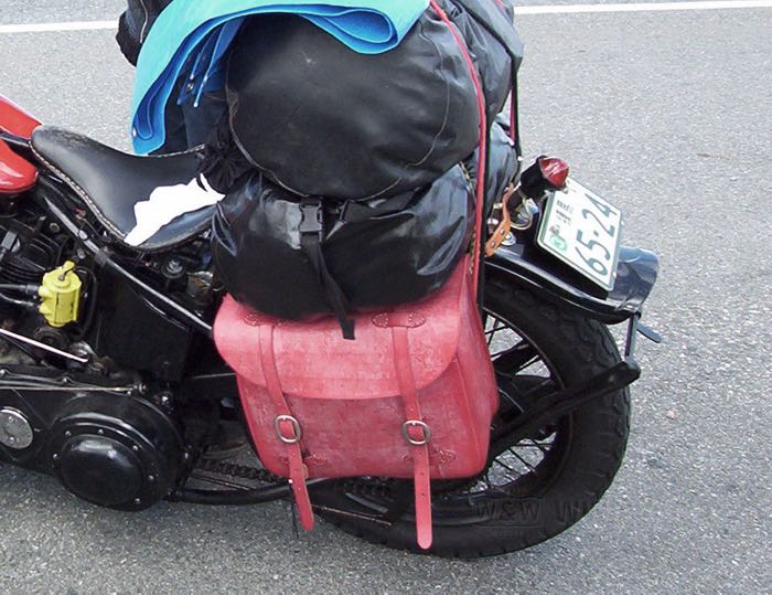 Fanalino posteriore »Air-flo « di The Cyclery; atto per Flatheads 1934-1938, Knuckleheads 1936-1938; acciaio, nero, verniciato, con lenti in vetro vero; tipo di lampadina: G18.5 / P20/5W / P23/8W; 6 o 12 V; basetta: BA15d; senza lampadina; con portatarga; rimpiazza OEM HD 5051-34; Europa; peso lordo: 557.2 g