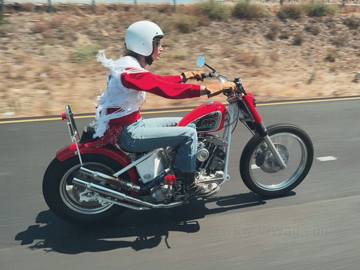 Trasmissione 4 marce di BAKER Drivetrain; per coperchio primaria in alluminio; atto per Big Twin 1970-1985; cambio a pedale; cambio stile FL; alluminio fuso / acciaio, naturale; con pignone catena di 23 denti; U.S.A.; peso lordo: 18 kg