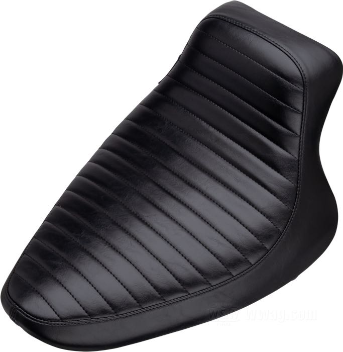 Solo seat »Silhouette Biker Gel Pleated« by Le Pera; fits Softail 2000-2007 (130 or 150 mm rear tire); synthetic leather, black; length x width: 42 x 33 cm; USA; gross weight: 3.48 kg