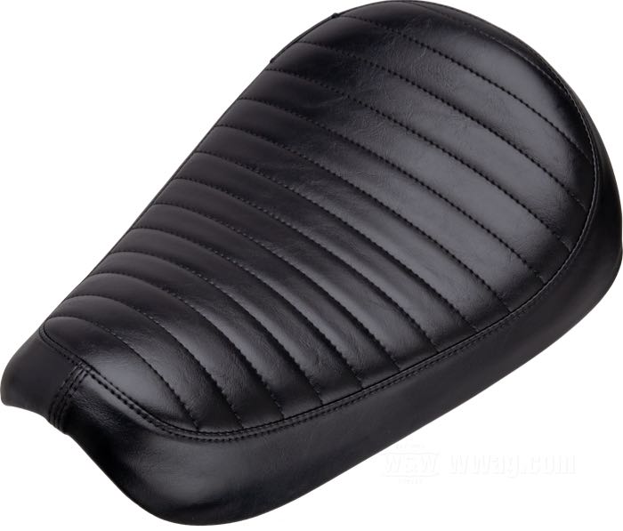 Selle mono »Silhouette Biker Gel Pleated« de Le Pera; adaptable à Sportster 1982-2003; avec réservoir 2.25 gal (8.5 l) ou 3.3 gal (12.5l); simili cuir, noir; longueur x largeur: 40 x 29 cm; USA; poids brut: 2.78 kg