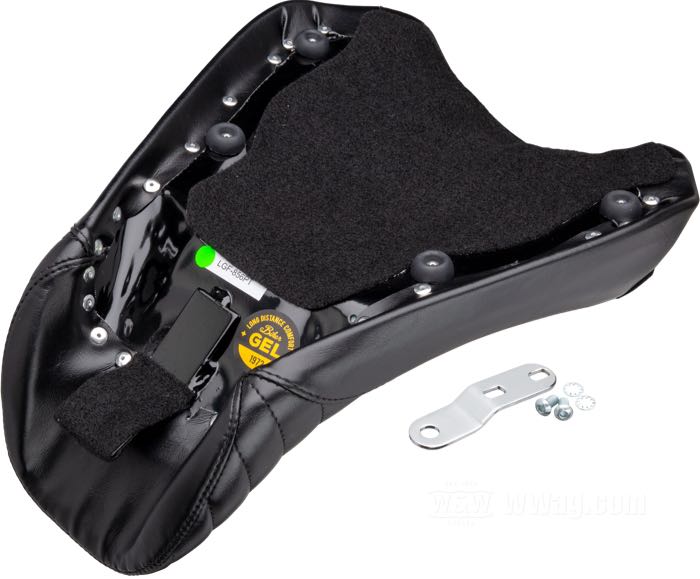 Solositz »Silhouette Biker Gel Pleated« von Le Pera; passend für Sportster 2004-2006 und 2010-2020; mit 3.3 gal (12.5l) Tank; Kunstleder, schwarz; Breite: 31 cm; Länge: 405 mm; USA; Bruttogewicht: 2.96 kg