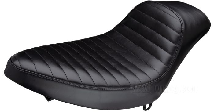 Monosella »Daytona Sport Solo Pleated« di Le Pera; atto per FL(H) 1965-1984, FX 1971-1986; similpelle, nero; lunghezza x larghezza: 430 x 260 mm; con Quick Install Kit; U.S.A.; peso lordo: 2.93 kg