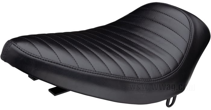 Monosella »Silhouette Biker Gel Pleated« di Le Pera; atto per FL(H) 1965-1984, FX 1971-1986; similpelle, nero; lunghezza x larghezza: 430 x 280 mm; U.S.A.; peso lordo: 2.87 kg