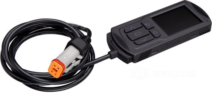 Kalibriermodul von Dynojet; passend für Softail 2001-2010, Touring 2002-2013, V-Rod 2002→, Dyna 2004-2011, Sportster 2007-2013; für Modelle mit SAE J1850-Bus und 4-poligem Deutsch-Stecker als Diagnoseanschluss; L x B x H: 120 x 55 x 15 mm; mit Diagnosekabel, USB-Kabel (A auf mini); HINWEIS: Funktioniert nicht mit den 2001-2004 noch verbauten ECUs mit Teilenummer 32772-01 und 32784-01.; Bruttogewicht: 404 g