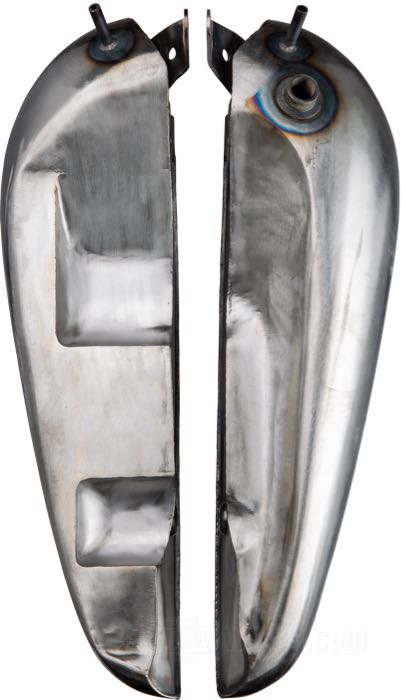 Serbatoio di benzina »WR Style« di Cannonball; atto per Panheads 1948-1965 con cambio a pedale (senza supporto per consolla del cambio e leva cambio); acciaio; volume: 9 l; tappo necessario: chiusura a baionetta 1955-1982; rubinetto necessario: 3/8” NPT; Europa; peso lordo: 4.06 kg