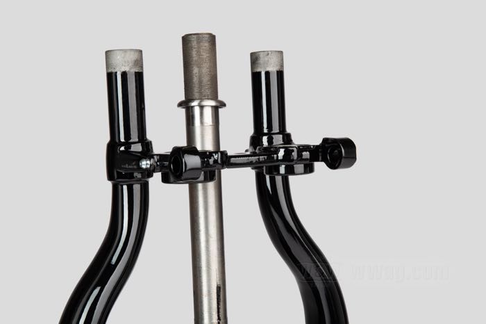 Fourche rigide »inline«; pour Fourche Springer ; adaptable à Big Twin fin 1938-1940; acier, noir, finition époxy; remplace OEM HD 45525-36; poids brut: 8.5 kg