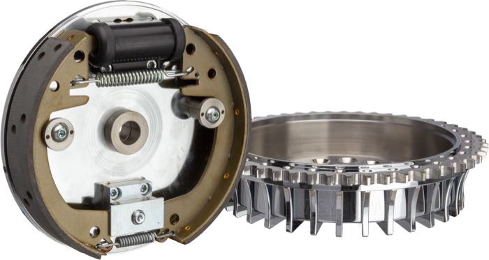 Freno de Kustom Tech; apropiado para bujes con brida 1973-1999; acero / aluminio macizo, cromado, con estrías cromadas; líquido de freno preciso: DOT 3, 4 o 5; peso bruto: 9.4 kg