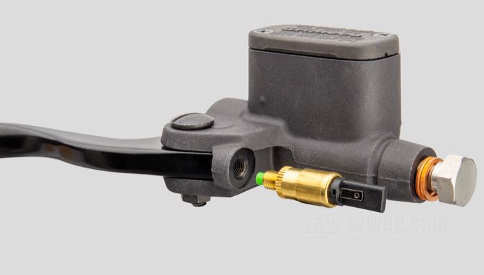 Maître-cylindre frein à main »Grimeca Style « de Kustom Tech; avec hublot; aluminium, noir / noir mat, finition époxy; filetage: M10 x 1.0; pour guidons du Ø: 1 ”; Ø piston hydraulique: 12 mm; liquide de frein obligatoire: DOT 4 ou 5; Italie; poids brut: 349 g