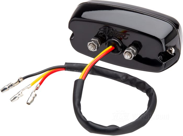 Feu arrière »Gort« de Motone; alu coulé, noir brillant , peint; L x H x P: 89.5 x 45 x 29.1 mm; type ampoule: LED; filetage: #10-32; 12 V; avec LED; avec feu de stop; avec cuvelage d'aluminium; avec éclairage de plaque; surface de montage: platte; avec quatre écrous; homologué E4; poids brut: 151.4 g