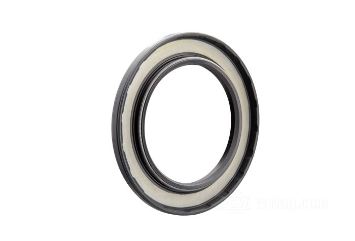 Joint spi de James Gaskets; pour Pignon d'entrainement / Carter boîte de vitesses; adaptable à Big Twin late 1994-2005, Sportster 1995-2005; acier / caoutchouc; Ø int. x Ø ext.: 57 x 86 mm, grosseur: 6.2 mm; avec joint X; remplace OEM HD 12067B; poids brut: 40 g