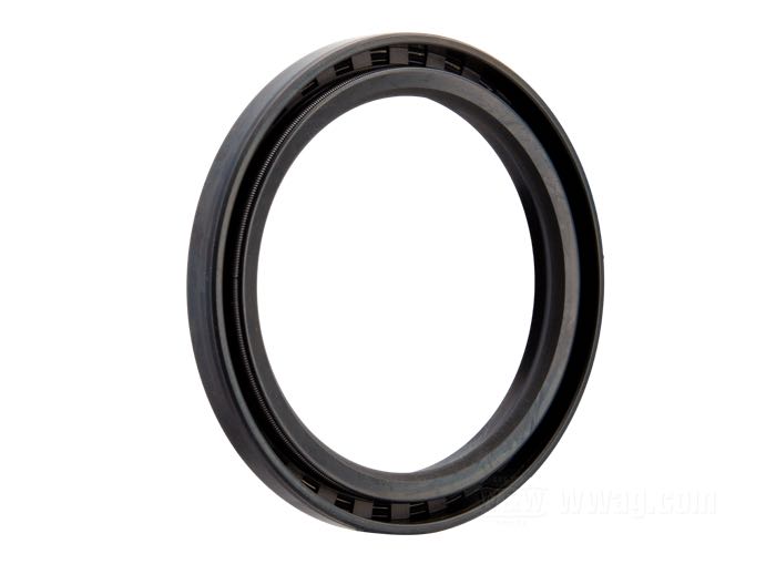 Wellendichtring von James Gaskets; für Kupplungsnabe; passend für Sportster 1967-1970 (XLCH nur 1970), Maindrive Gear (4. Gang)  FL 1980-1981 und FX 1979-1981; Gummi / Stahl; ID x AD: 46 x 61 mm; ersetzt OEM HD 37741-67; Bruttogewicht: 10 g