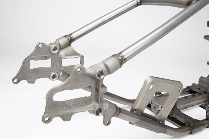 Telaio rigido »Straightleg« di VG Classic Frames & Parts; atto per Panhead tardi 1954-1957; acciaio / ghisa sferoidale, naturale; rake: 30 °; rimpiazza OEM HD 47003-54A; Paesi Bassi; peso lordo: 37 kg